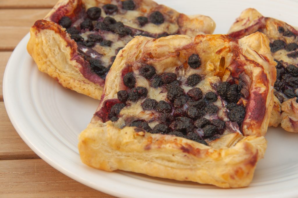 puff pastry with brie cheese and black raspberries